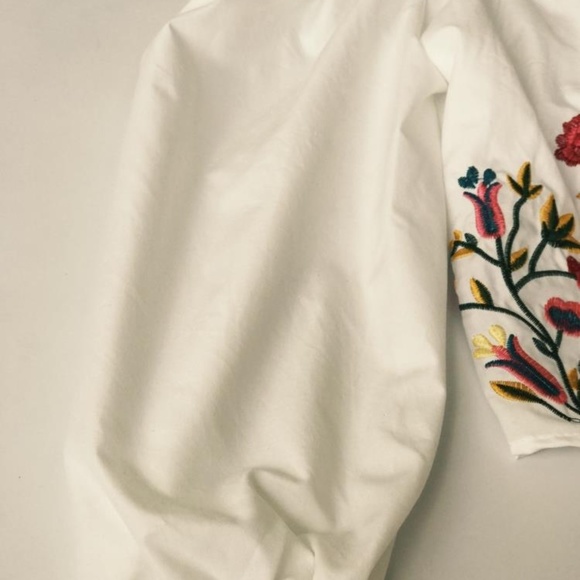 White Off-shoulder Top with Embroidery - Picture 4 of 6